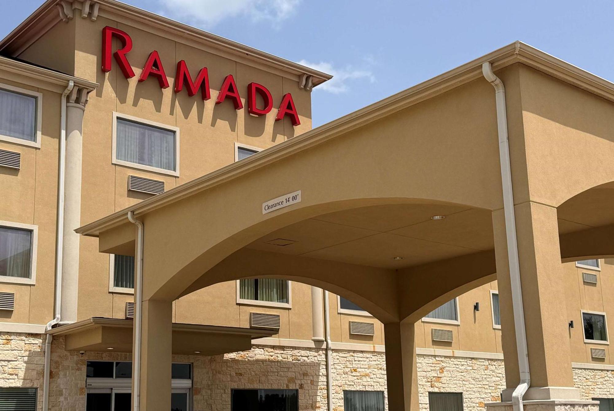 Ramada By Wyndham College Station Ξενοδοχείο Εξωτερικό φωτογραφία